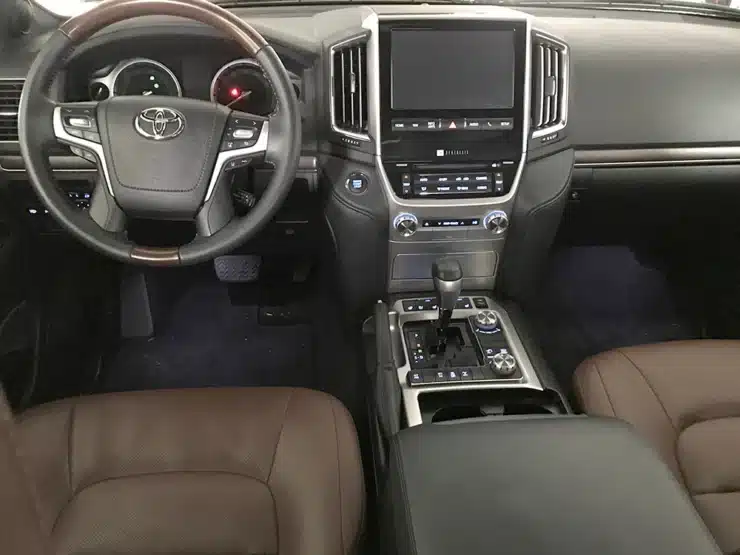 2017 Toyota Land Cruiser 1