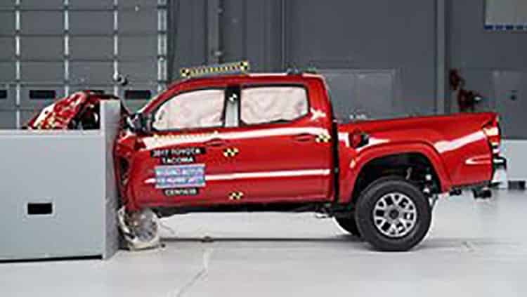 IIHS Crashes Mid-Size Pickups - Toyota Tacoma, Chevrolet Colorado, GMC Canyon Fare Well