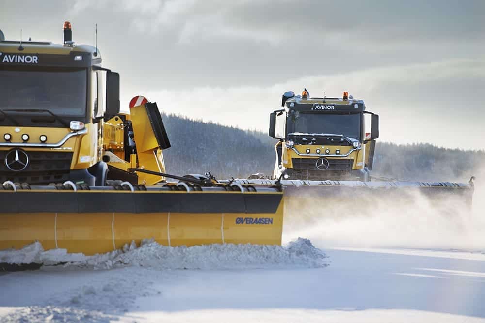Self-Driving Snow Plows Clear Norway Airport Runway - Project Yeti