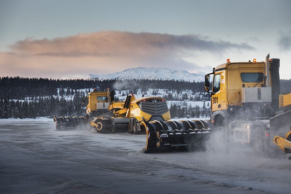 Self-Driving Snow Plows Clear Norway Airport Runway - Project Yeti