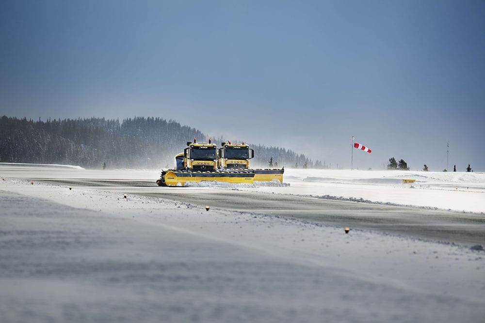 Self-Driving Snow Plows Clear Norway Airport Runway - Project Yeti