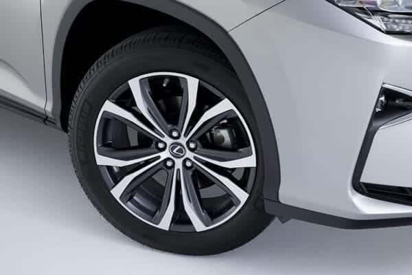 2018 Lexus RX 350L offers added convenience in a familiar package