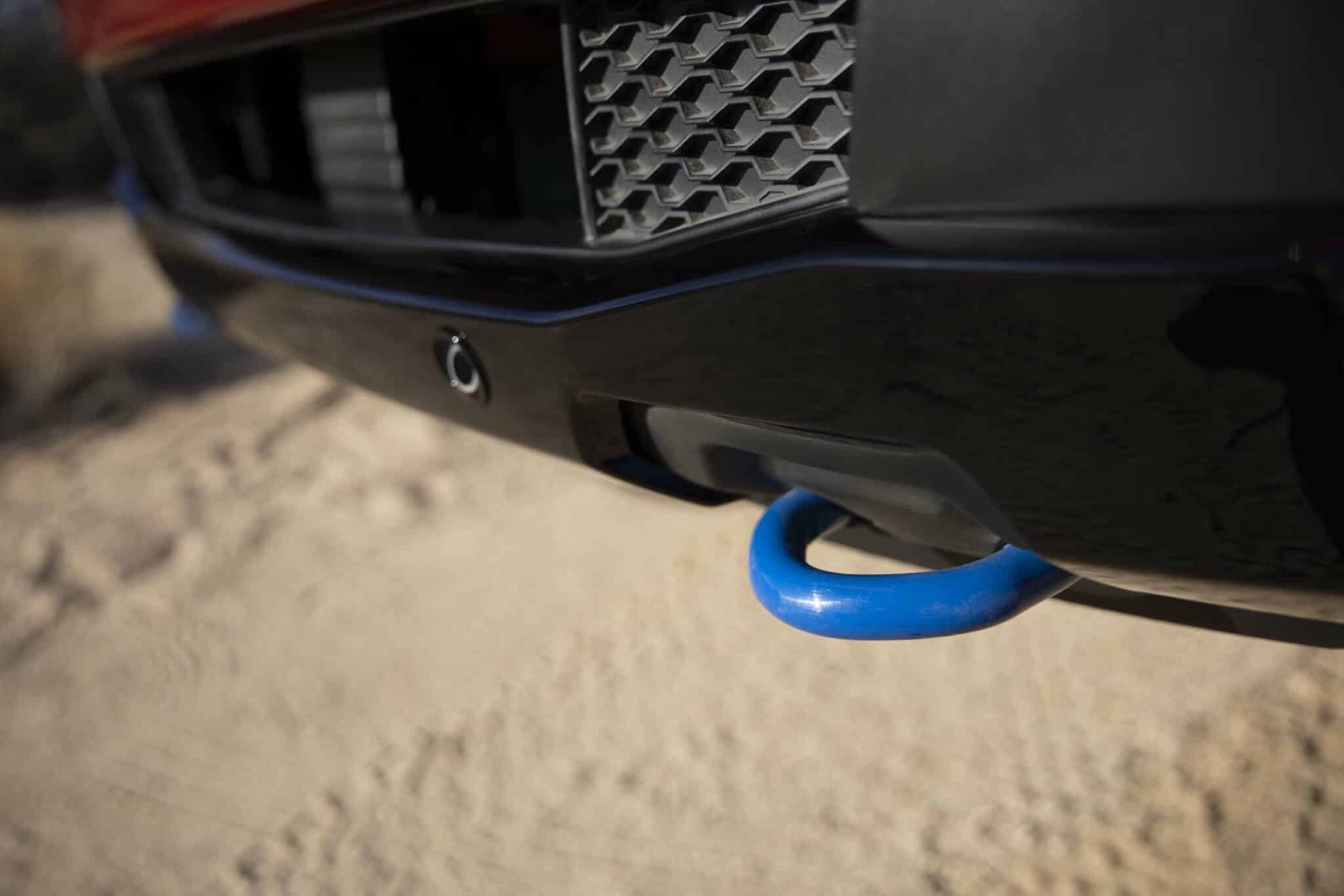 Performance Level 2 package tow hook