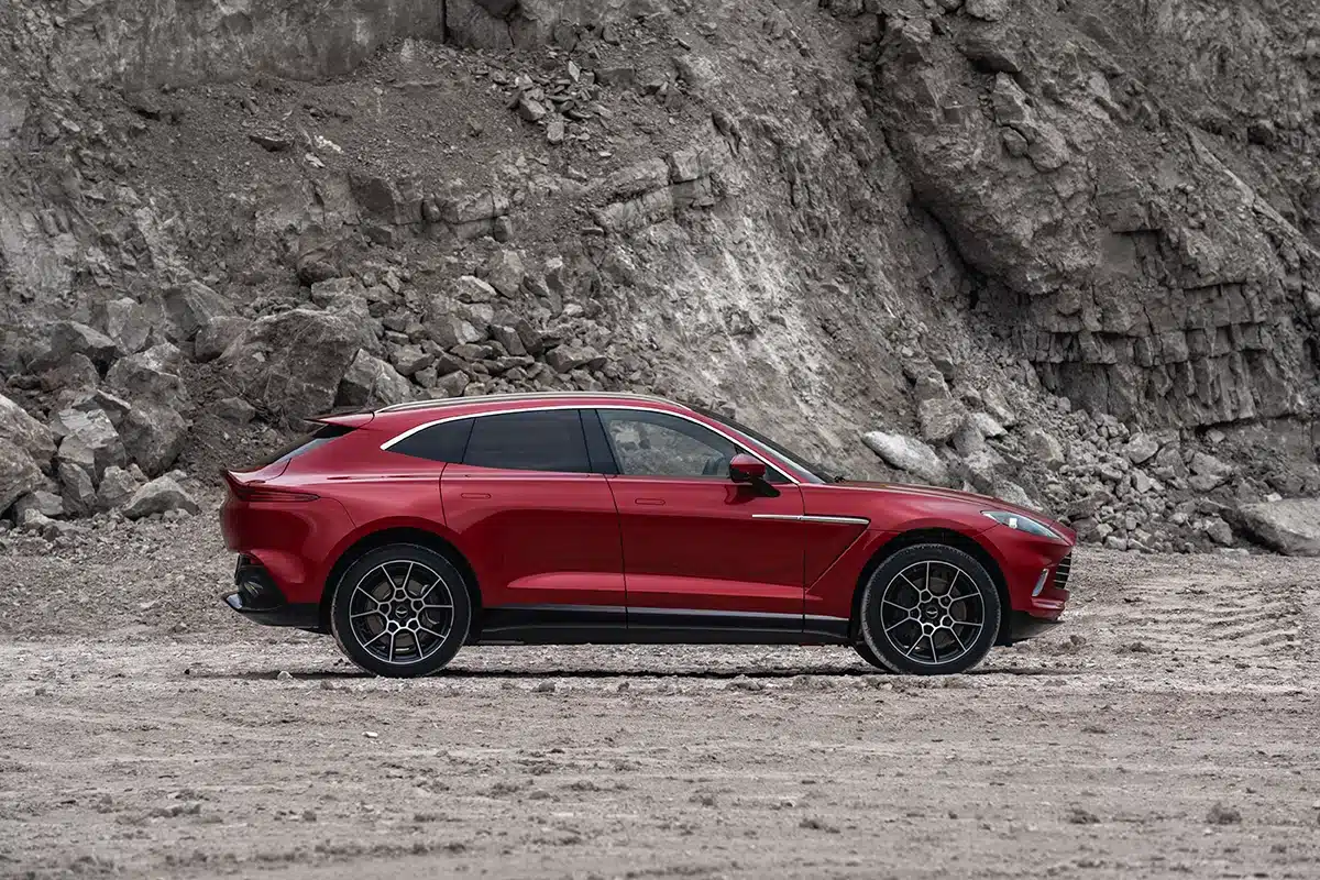 aston martin dbx06