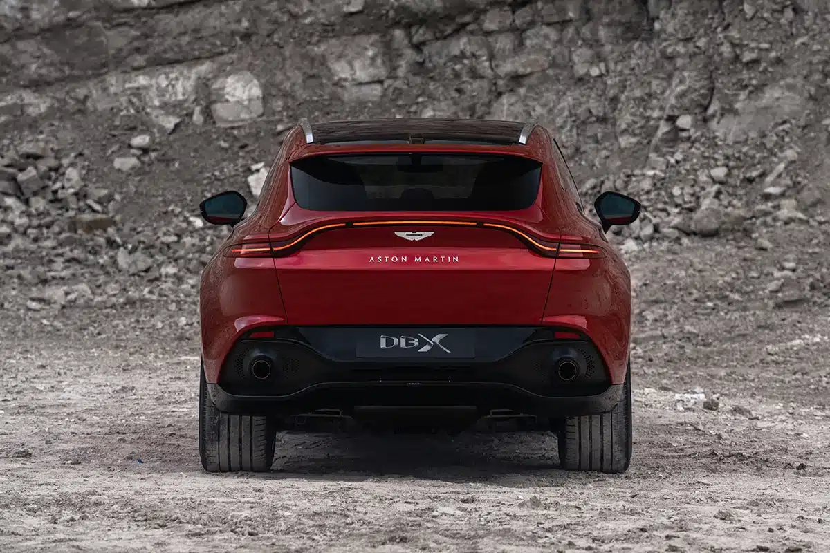 aston martin dbx07
