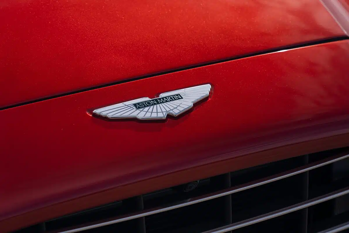 aston martin dbx08