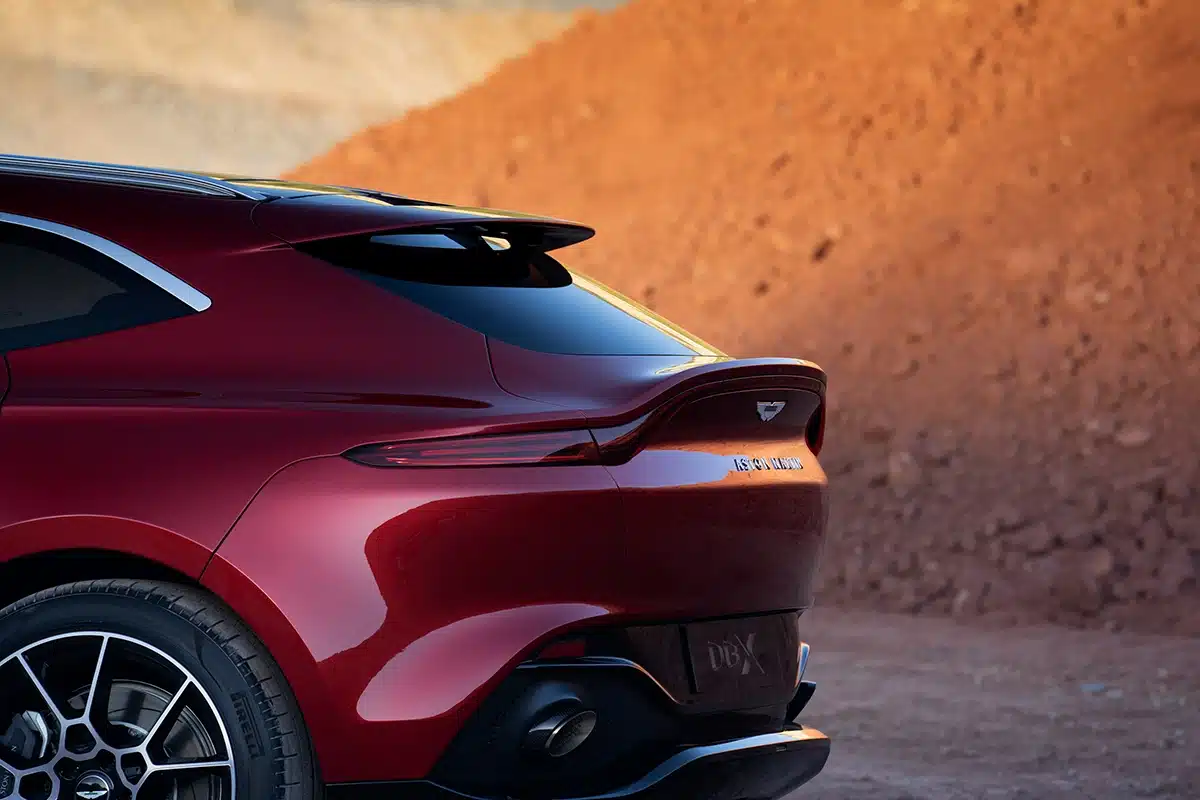 aston martin dbx09