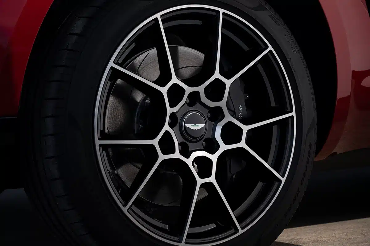 aston martin dbx10