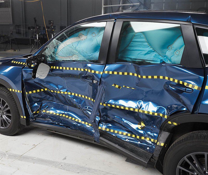 Small SUVs side crash test