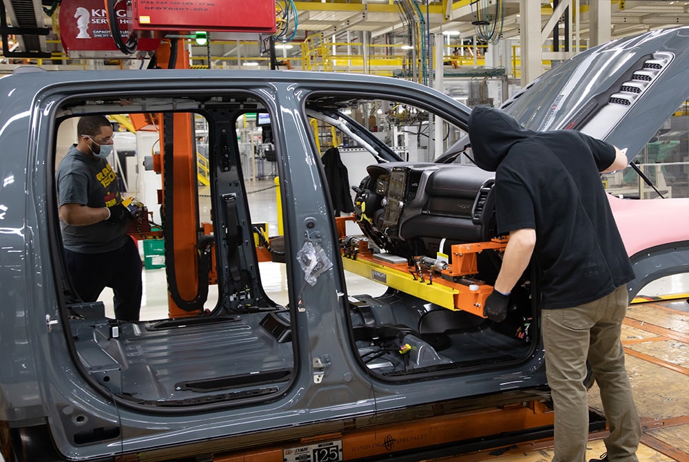 employees at fca’s sterling heights (mich.) assembly plant ins