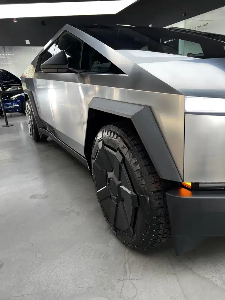 2023 tesla cybertruck in chicago 24