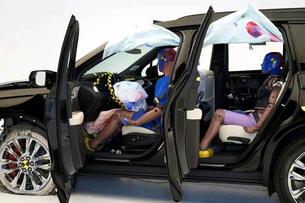 iihs cadillac xt6 2