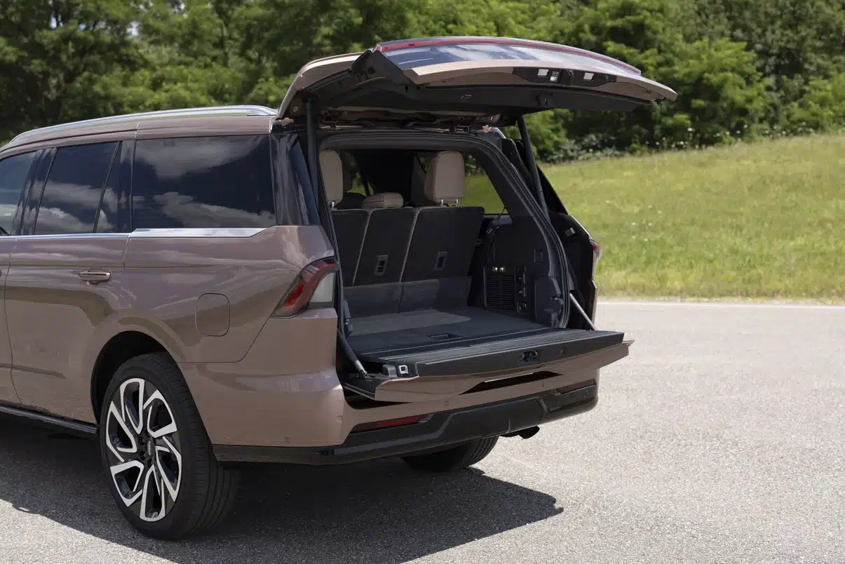 2025 lincoln navigator black label 34