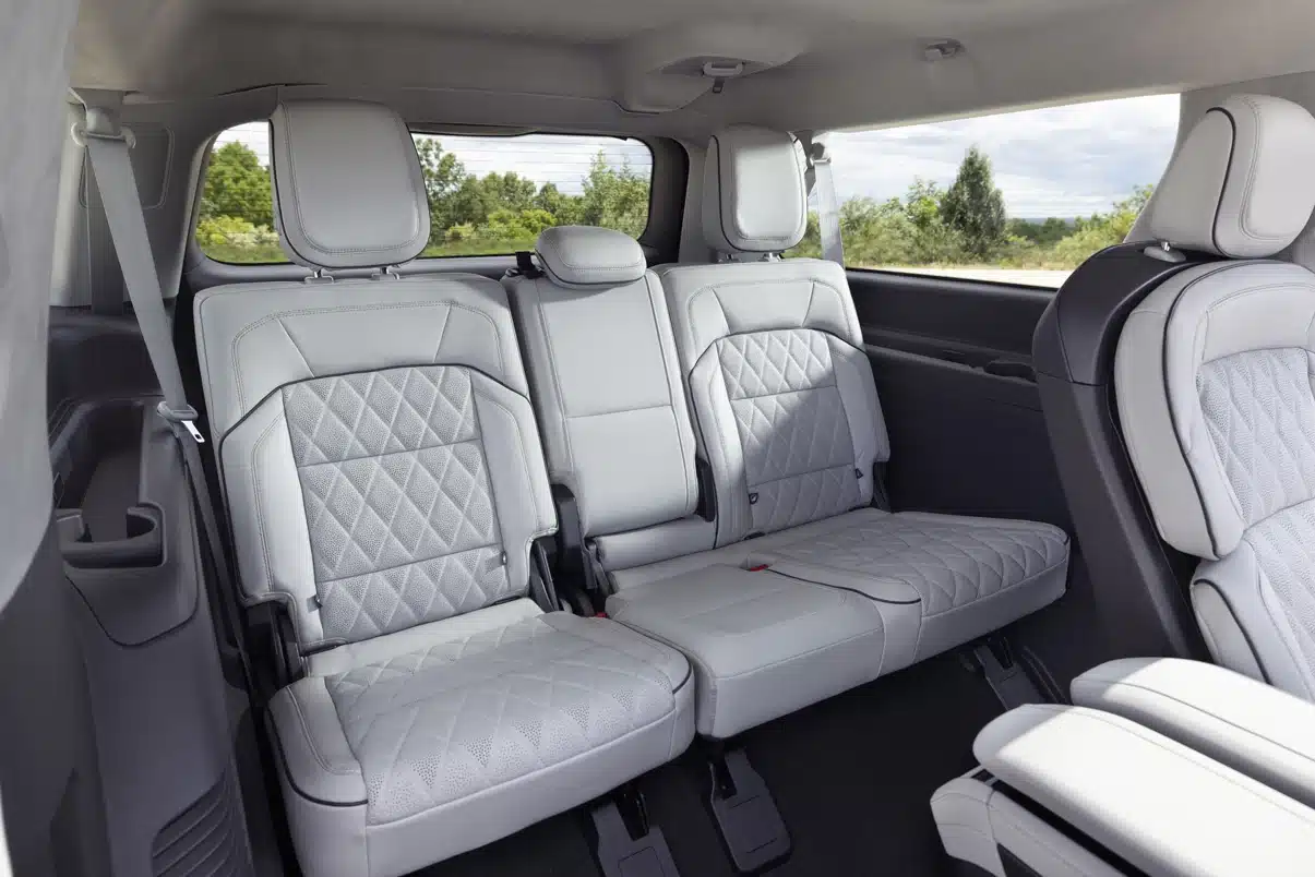 2025 lincoln navigator black label 4