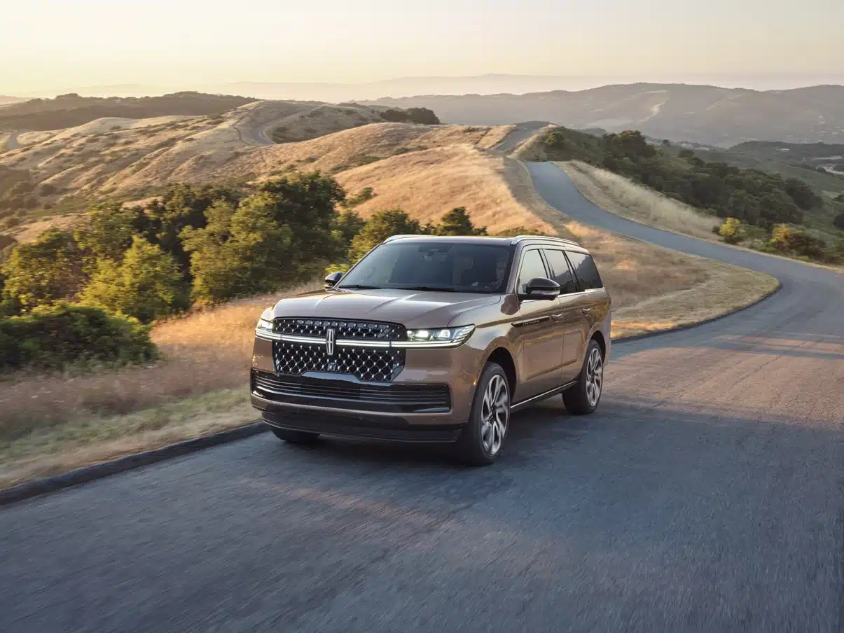 2025 lincoln navigator black label 45 maneuver