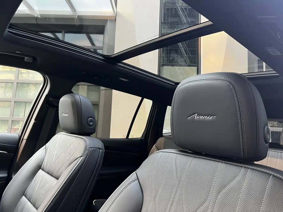 2025 buick enclave avenir 4