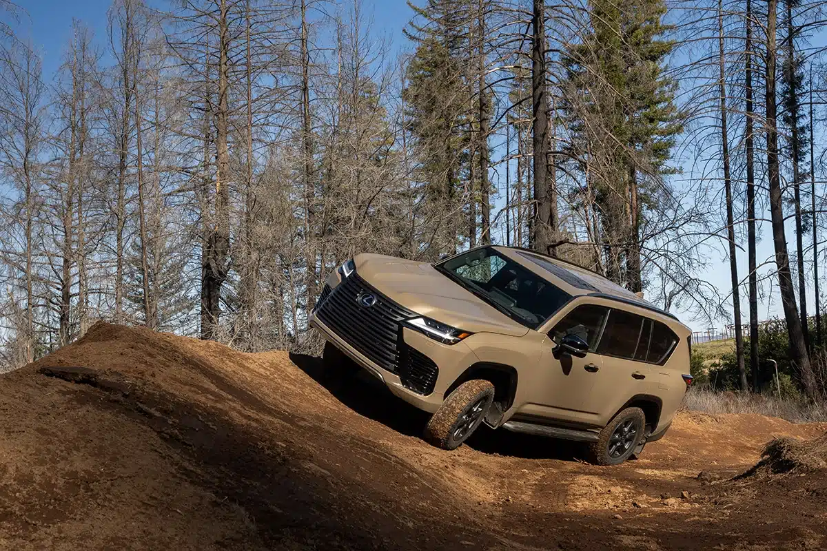 2025 lexus lx 700h overtrail earth