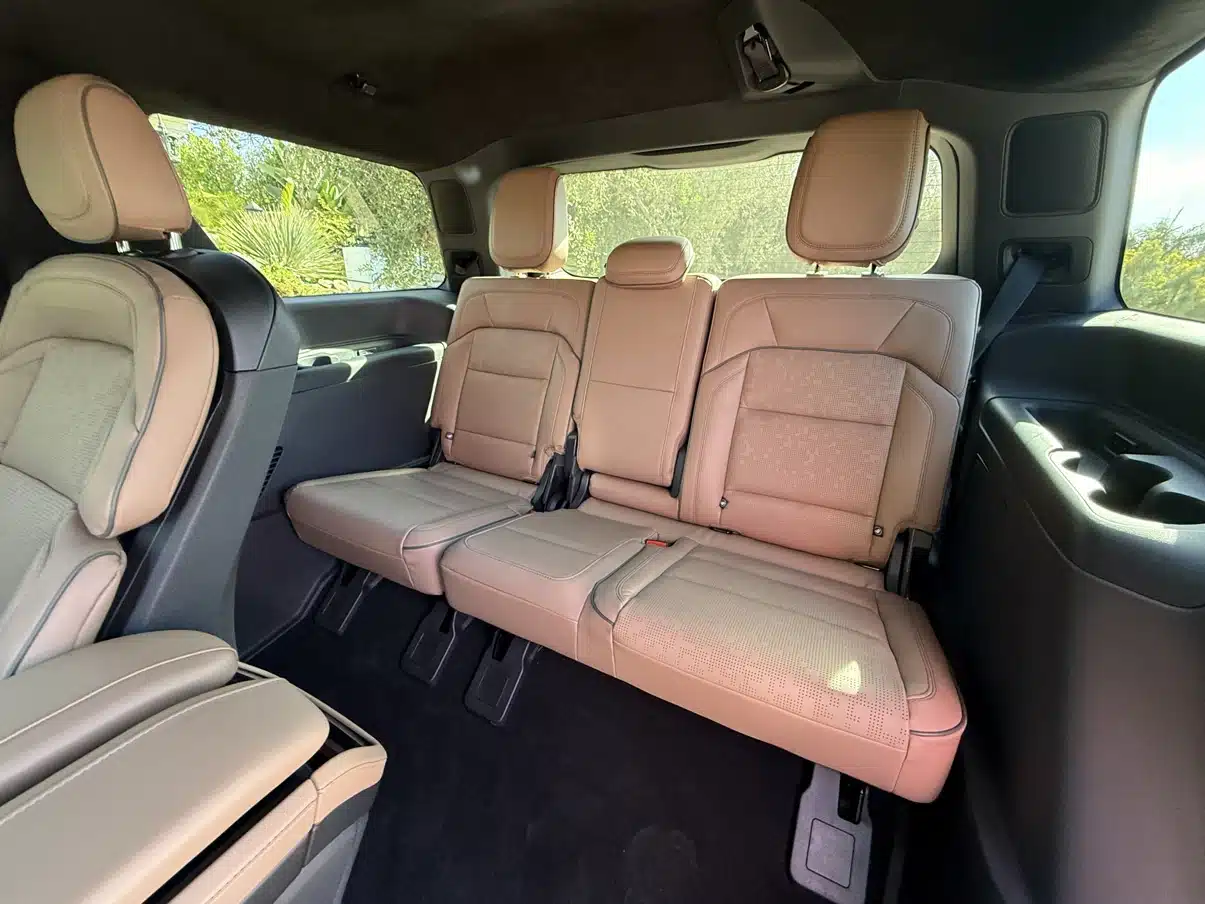 2025 lincoln navigator 24
