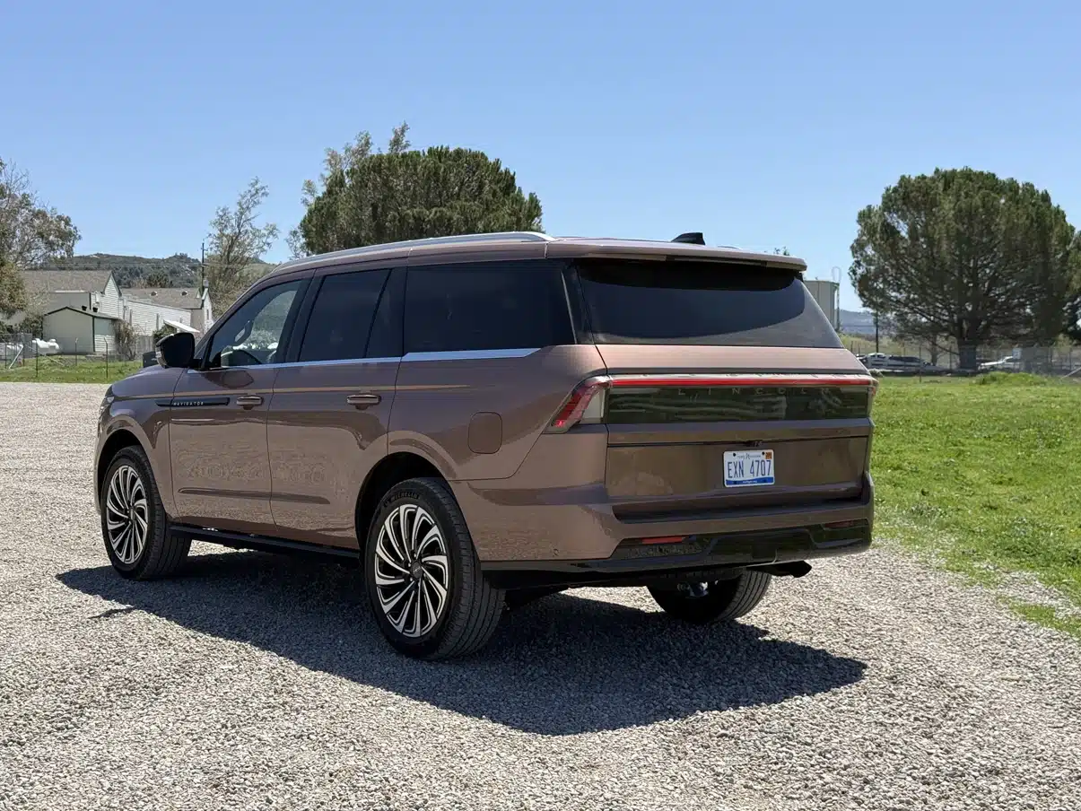 2025 lincoln navigator 4