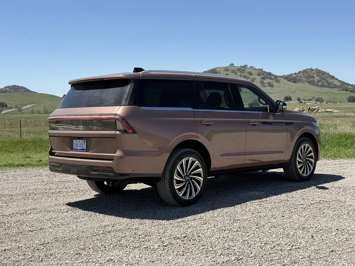 2025 lincoln navigator 5