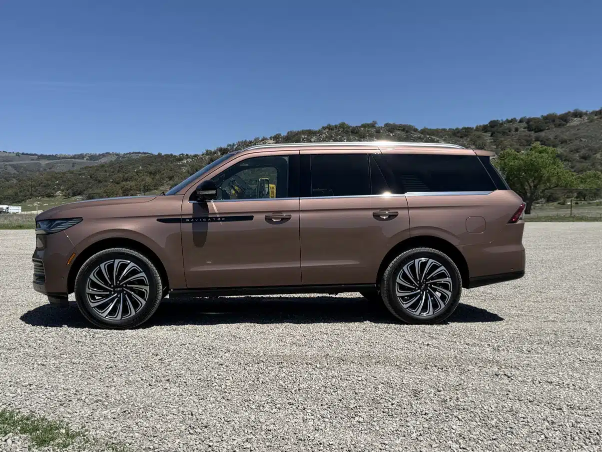 2025 lincoln navigator 7