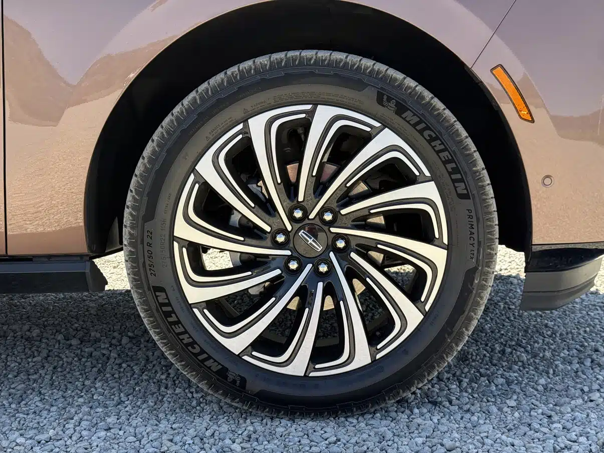 2025 lincoln navigator 9