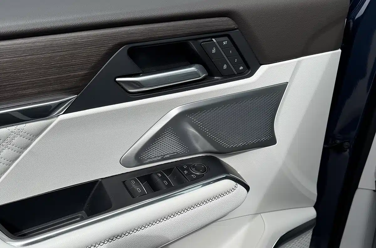 2025 GMC Acadia 5