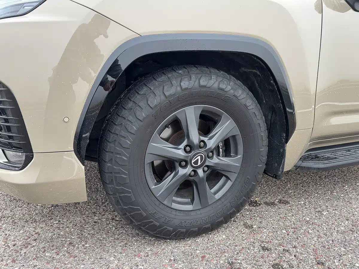 2025 Lexus LX 700h 3