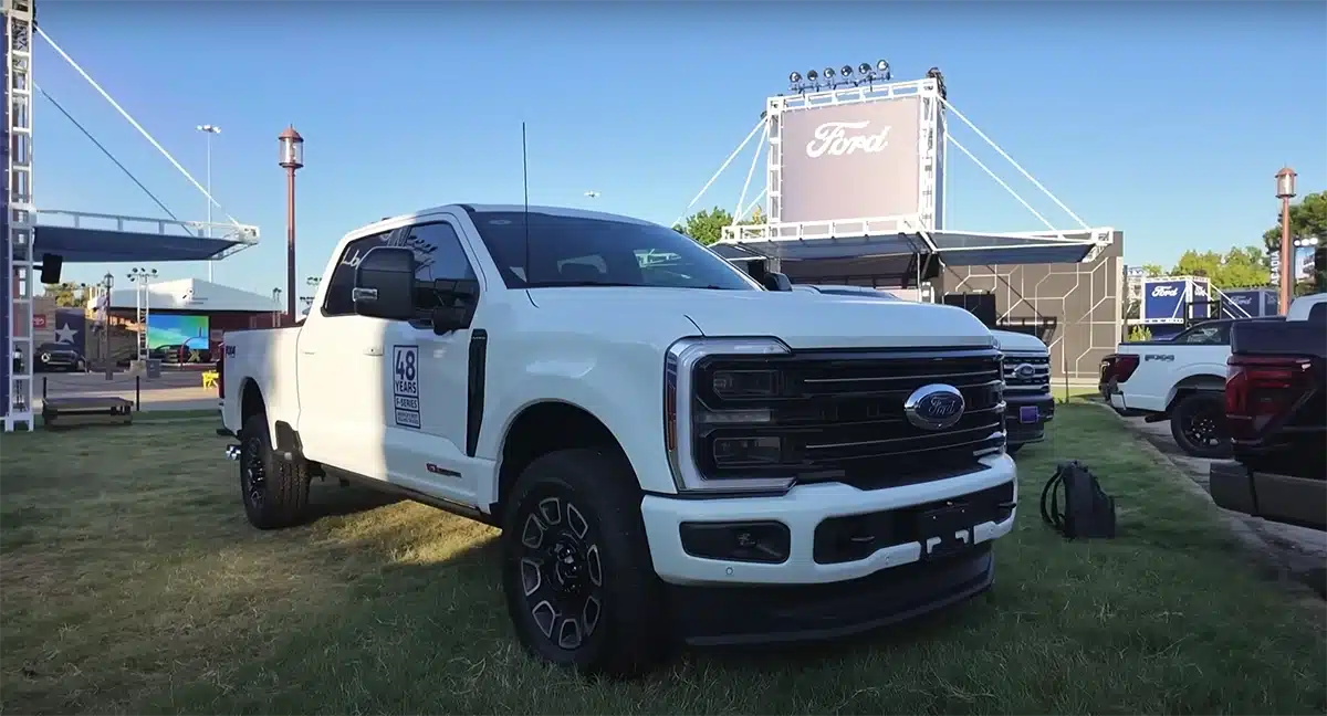 2025 Ford F-250 Platinum 1
