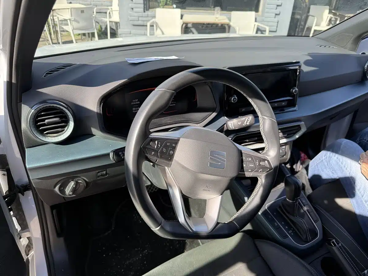 2025 SEAT Arona interior 2