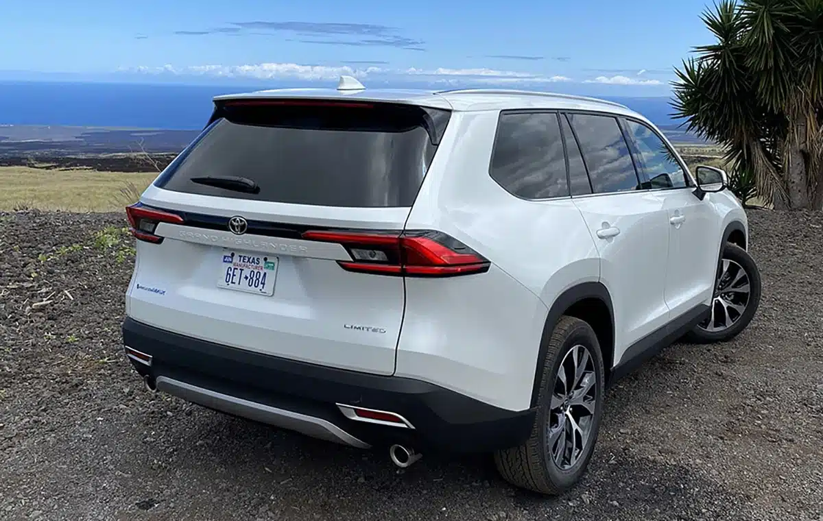 2025 Toyota Grand Highlander vs Mazda CX-90 3