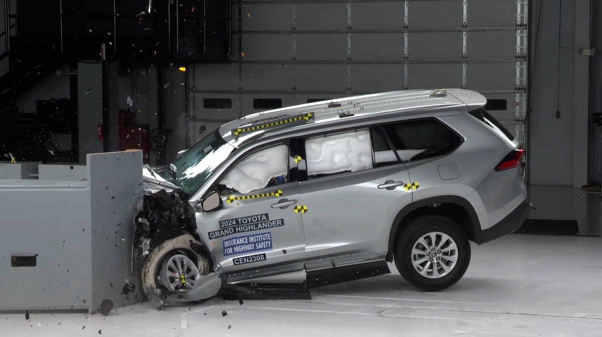 IIHS crash test