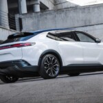 The Chrysler Airflow Concept features a dynamic design proportion, with a low ride height and streamlined, two-tone roof line that achieves an elegant yet athletic profile.