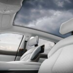 Functional and ambient lighting helps the driver and passengers create a personalized inner sanctum, augmented by the Chrysler Airflow Concept’s panoramic roof that allows daylight to stream into the cabin.